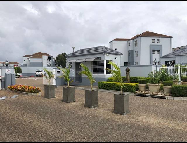 2 BEDROOM APARTMENT FOR SALE IN VREDEKLOOF EAST